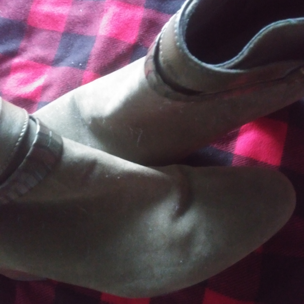 Olive booties